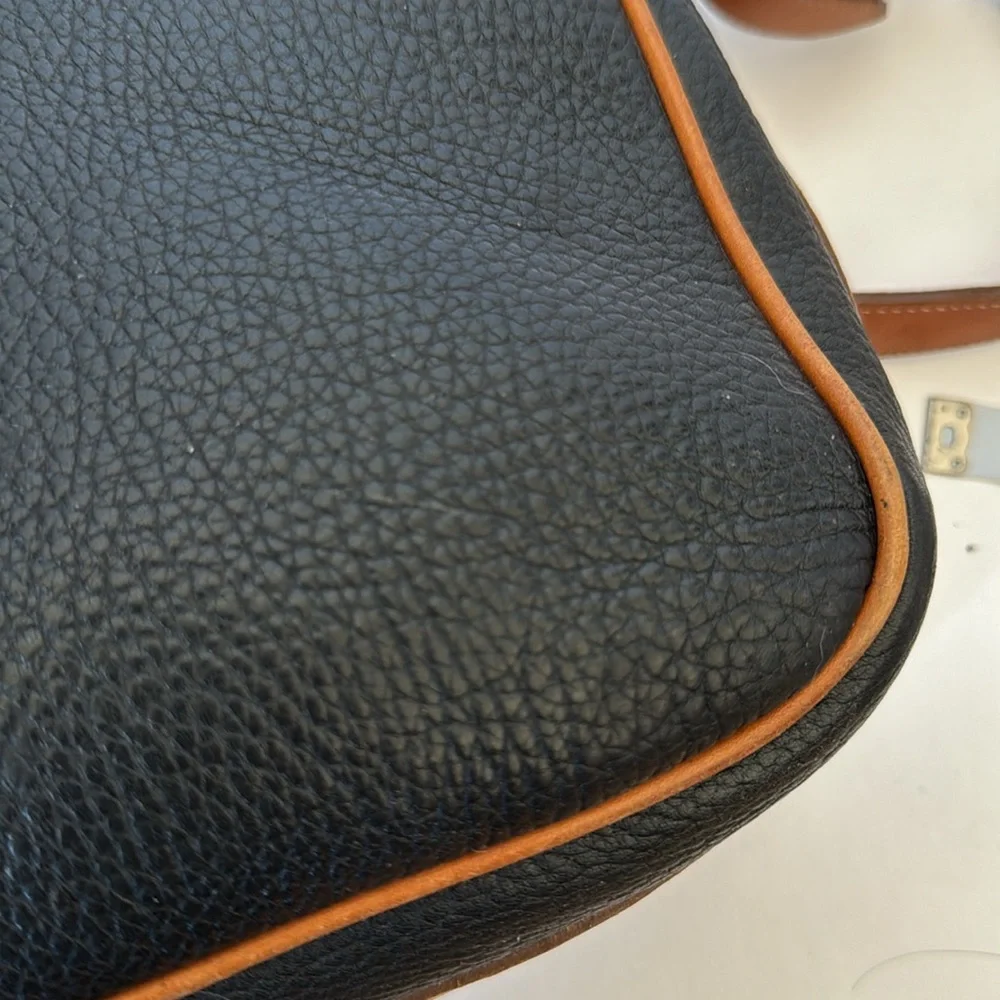 Vintage Dooney & Bourke messenger bag